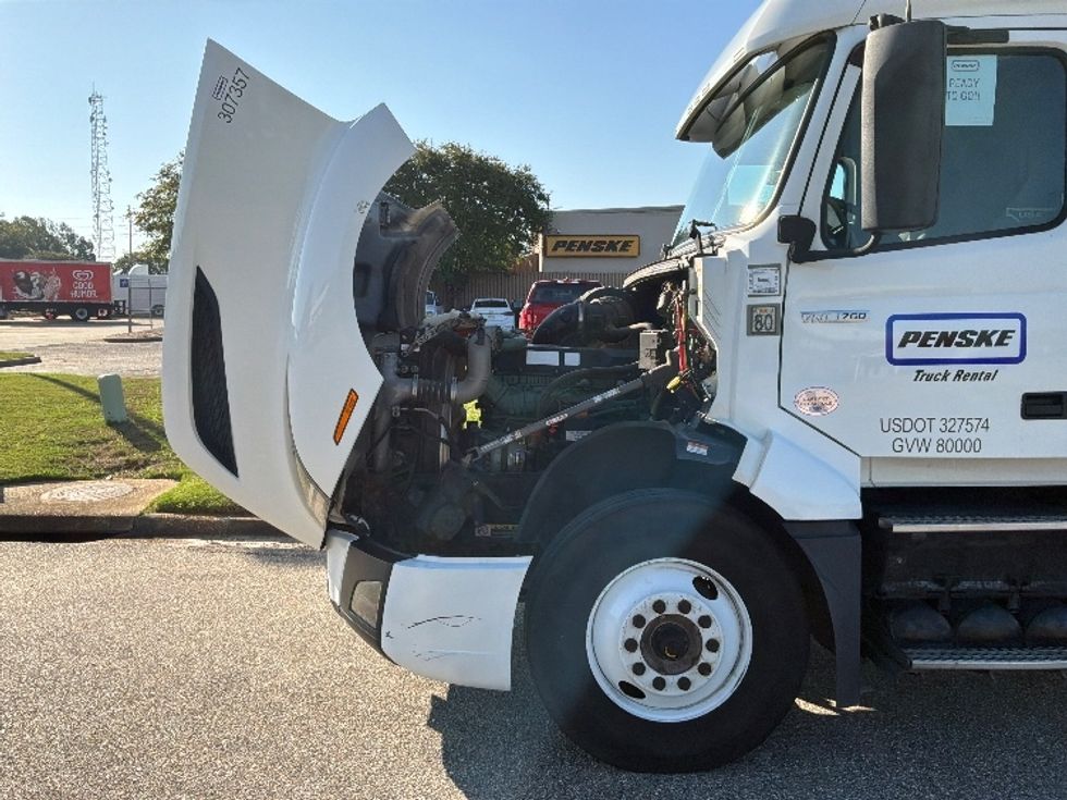 Sleeper Tractor-Heavy Duty Tractors-Volvo-2020-VNL64760-Montgomery-AL-206,590\n\t\tmiles-$ 91,250 - Image 21