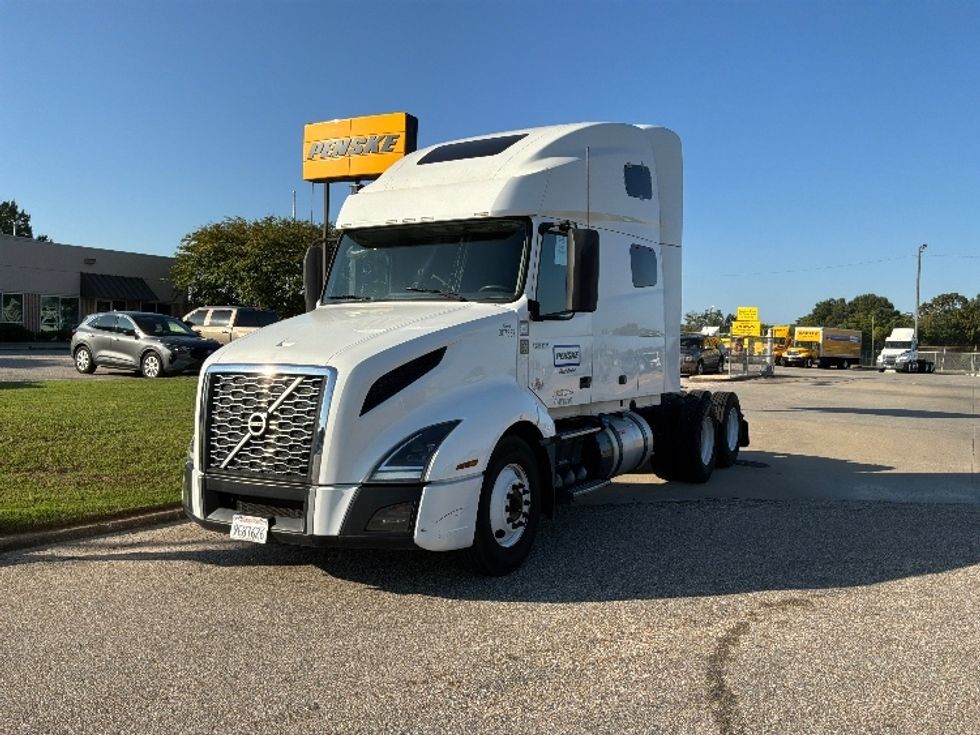 Sleeper Tractor-Heavy Duty Tractors-Volvo-2020-VNL64760-Montgomery-AL-206,590\n\t\tmiles-$ 91,250 - Image 3