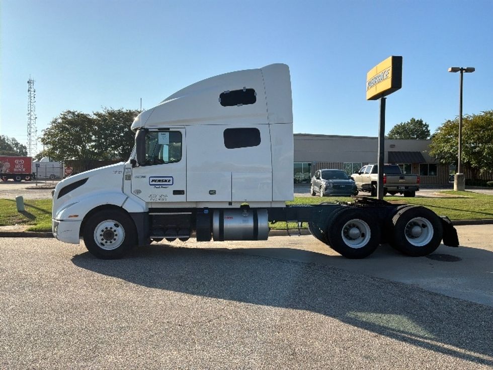 Sleeper Tractor-Heavy Duty Tractors-Volvo-2020-VNL64760-Montgomery-AL-206,590\n\t\tmiles-$ 91,250 - Image 4
