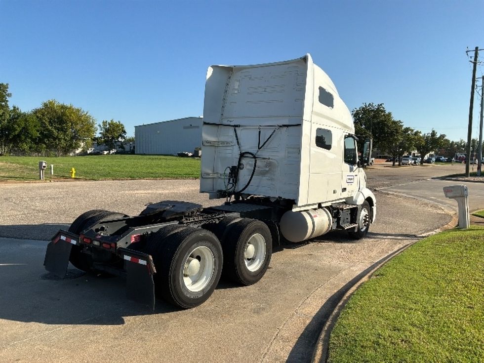 Sleeper Tractor-Heavy Duty Tractors-Volvo-2020-VNL64760-Montgomery-AL-206,590\n\t\tmiles-$ 91,250 - Image 7