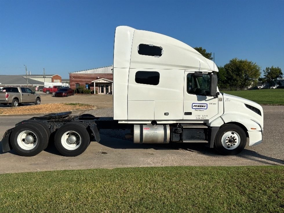 Sleeper Tractor-Heavy Duty Tractors-Volvo-2020-VNL64760-Montgomery-AL-206,590\n\t\tmiles-$ 91,250 - Image 8