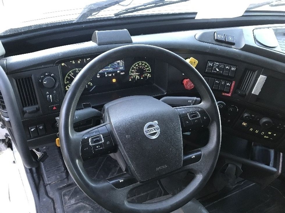 Sleeper Tractor-Heavy Duty Tractors-Volvo-2020-VNL64760-Morristown-TN-707,536\n\t\tmiles-$ 49,750 - Image 10