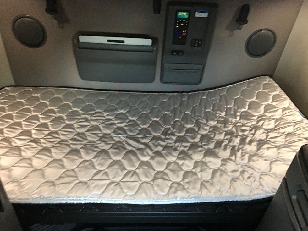 Sleeper Tractor-Heavy Duty Tractors-Volvo-2020-VNL64760-Morristown-TN-707,536\n\t\tmiles-$ 49,750 - Image 15