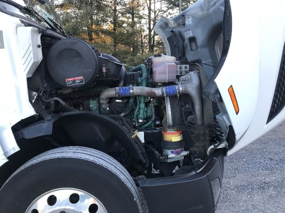 Sleeper Tractor-Heavy Duty Tractors-Volvo-2020-VNL64760-Morristown-TN-707,536\n\t\tmiles-$ 49,750 - Image 19