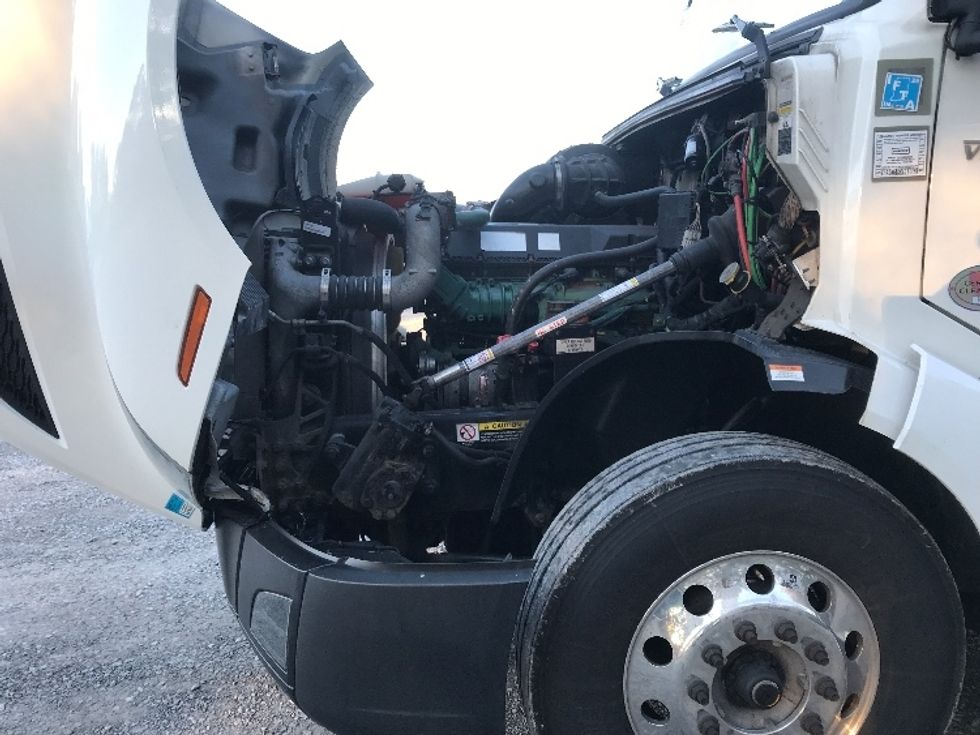 Sleeper Tractor-Heavy Duty Tractors-Volvo-2020-VNL64760-Morristown-TN-707,536\n\t\tmiles-$ 49,750 - Image 20