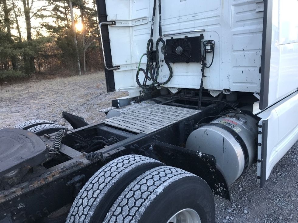 Sleeper Tractor-Heavy Duty Tractors-Volvo-2020-VNL64760-Morristown-TN-707,536\n\t\tmiles-$ 49,750 - Image 21