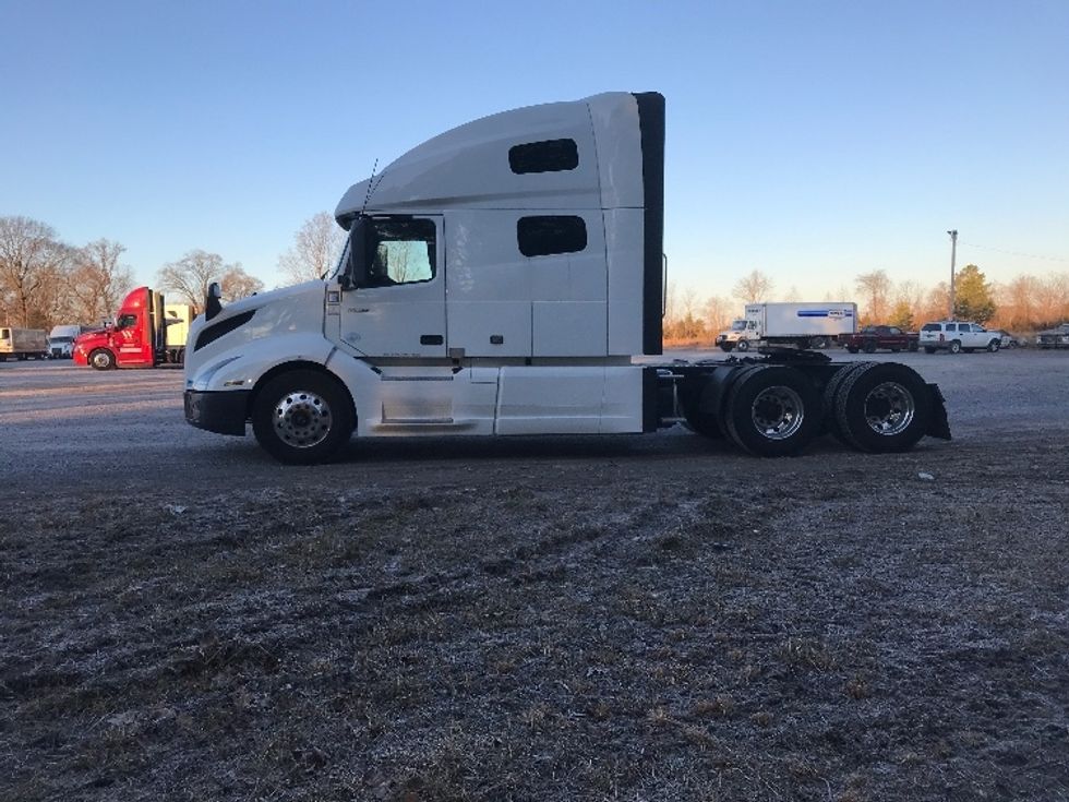 Sleeper Tractor-Heavy Duty Tractors-Volvo-2020-VNL64760-Morristown-TN-707,536\n\t\tmiles-$ 49,750 - Image 4