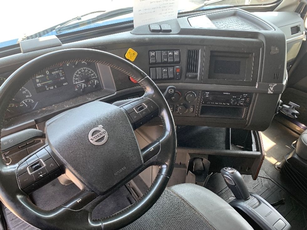Sleeper Tractor-Heavy Duty Tractors-Volvo-2020-VNL64760-Nashville (Mount Juliet)-TN-622,401\n\t\tmiles-$ 62,250 - Image 10