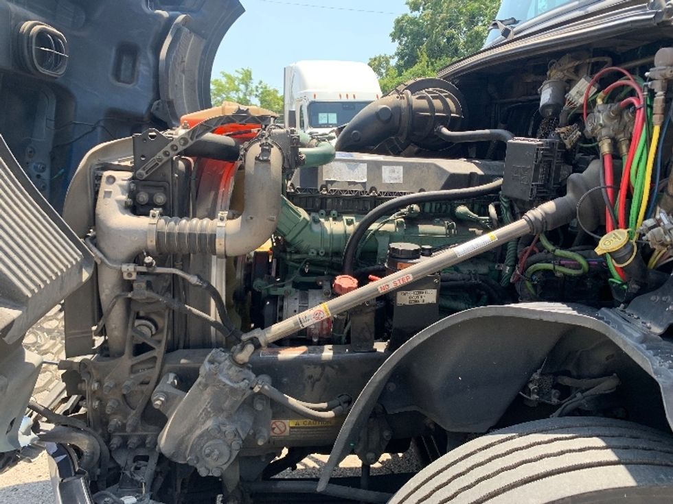 Sleeper Tractor-Heavy Duty Tractors-Volvo-2020-VNL64760-Nashville (Mount Juliet)-TN-622,401\n\t\tmiles-$ 62,250 - Image 18