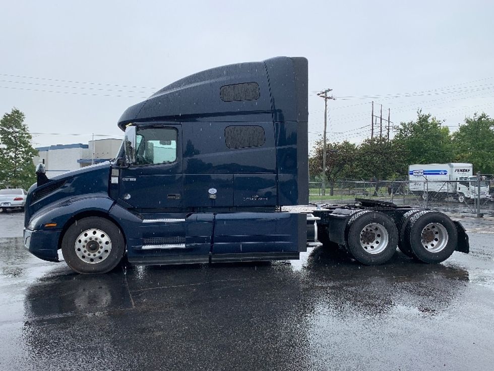 Sleeper Tractor-Heavy Duty Tractors-Volvo-2020-VNL64760-Nashville (Mount Juliet)-TN-622,401\n\t\tmiles-$ 62,250 - Image 4