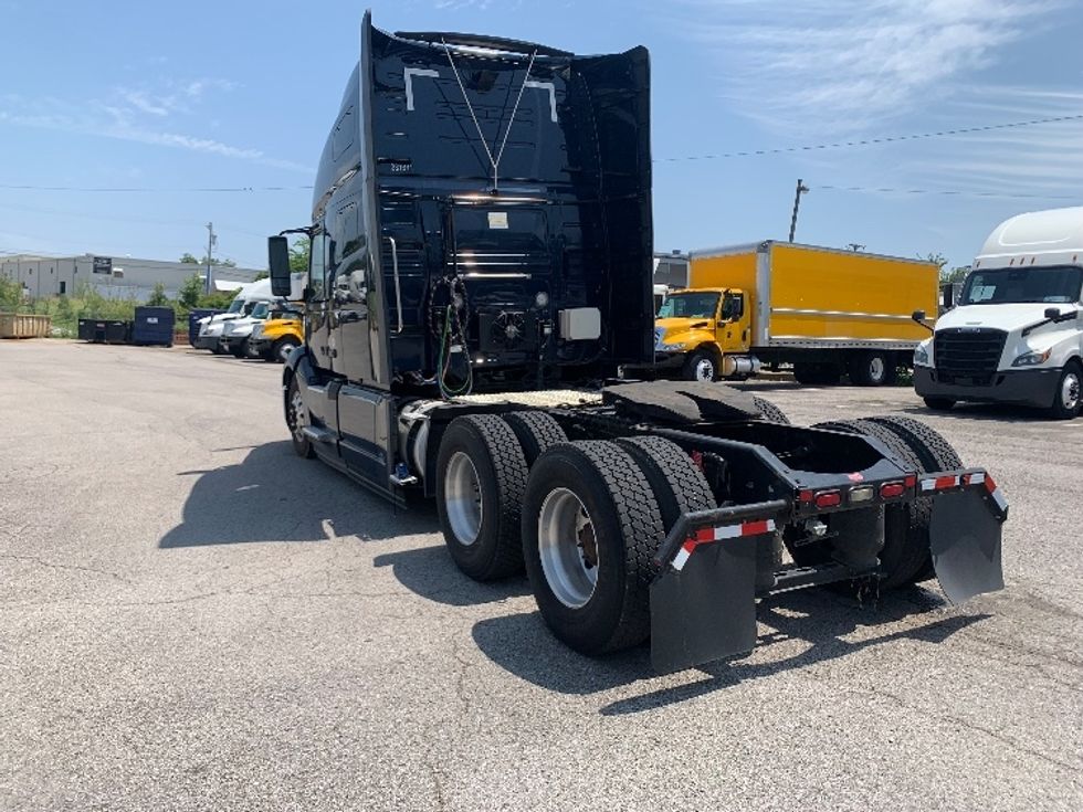 Sleeper Tractor-Heavy Duty Tractors-Volvo-2020-VNL64760-Nashville (Mount Juliet)-TN-622,401\n\t\tmiles-$ 62,250 - Image 5