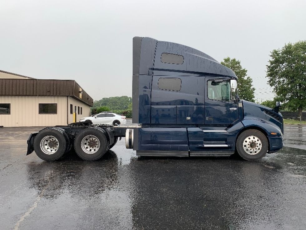 Sleeper Tractor-Heavy Duty Tractors-Volvo-2020-VNL64760-Nashville (Mount Juliet)-TN-622,401\n\t\tmiles-$ 62,250 - Image 8