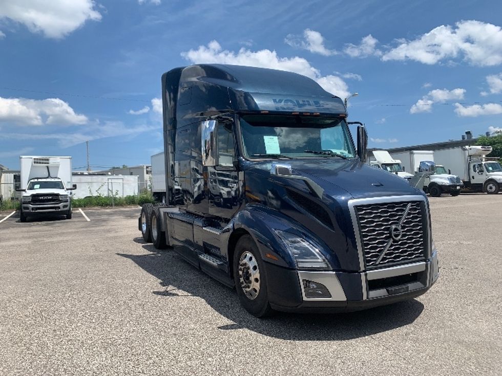 Sleeper Tractor-Heavy Duty Tractors-Volvo-2020-VNL64760-Nashville (Mount Juliet)-TN-641,421\n\t\tmiles-$ 58,000 - Image 1