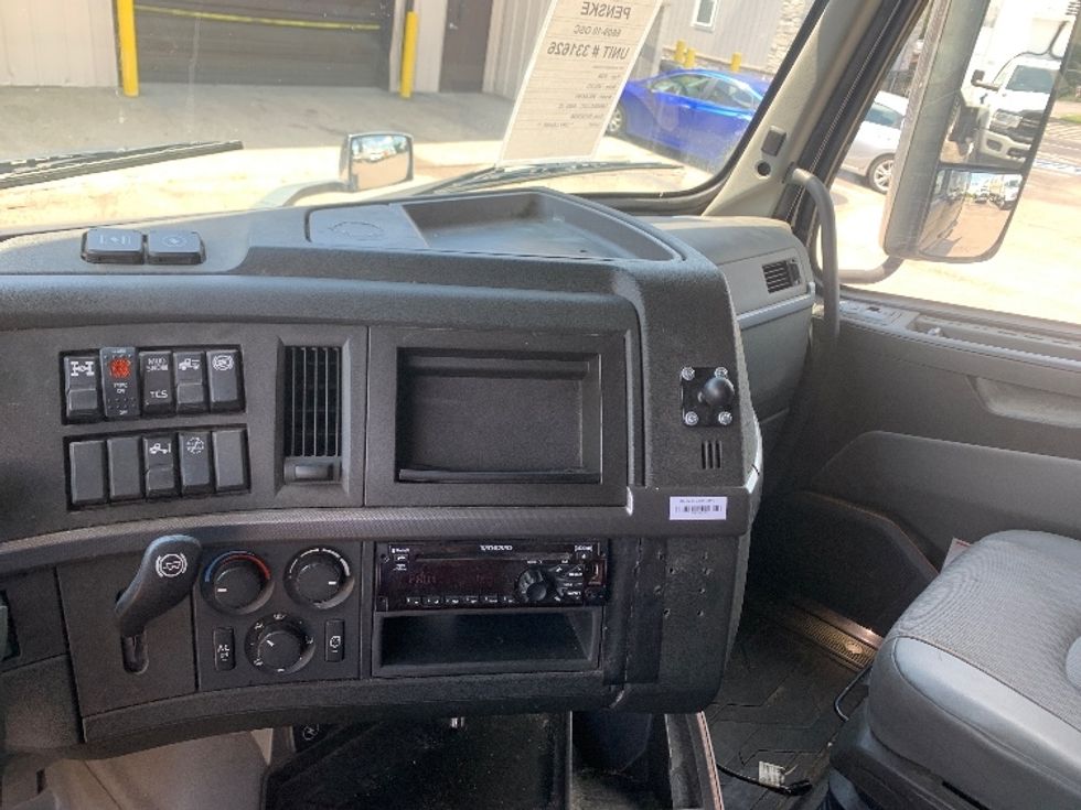 Sleeper Tractor-Heavy Duty Tractors-Volvo-2020-VNL64760-Nashville (Mount Juliet)-TN-641,421\n\t\tmiles-$ 58,000 - Image 12