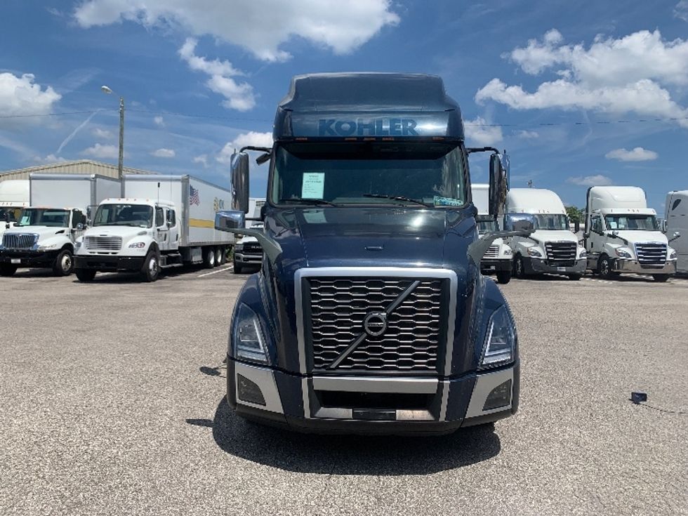 Sleeper Tractor-Heavy Duty Tractors-Volvo-2020-VNL64760-Nashville (Mount Juliet)-TN-641,421\n\t\tmiles-$ 58,000 - Image 2