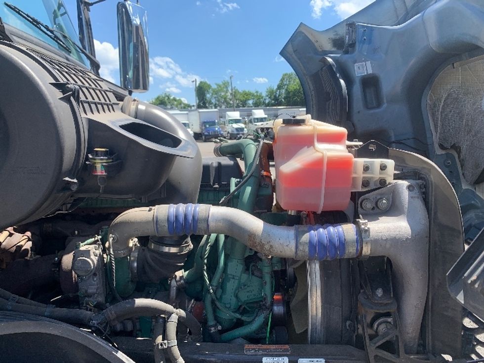 Sleeper Tractor-Heavy Duty Tractors-Volvo-2020-VNL64760-Nashville (Mount Juliet)-TN-641,421\n\t\tmiles-$ 58,000 - Image 20