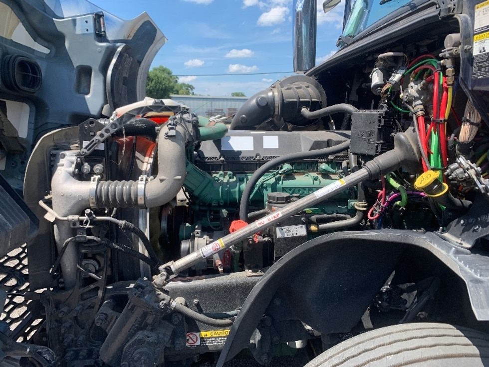 Sleeper Tractor-Heavy Duty Tractors-Volvo-2020-VNL64760-Nashville (Mount Juliet)-TN-641,421\n\t\tmiles-$ 58,000 - Image 21