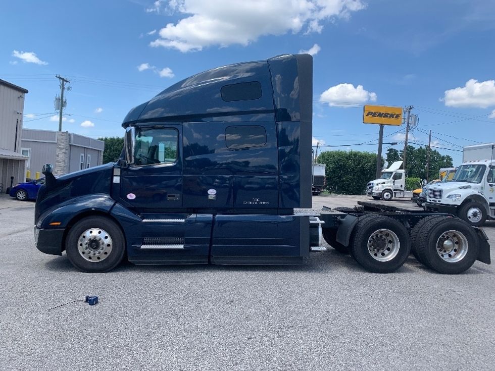 Sleeper Tractor-Heavy Duty Tractors-Volvo-2020-VNL64760-Nashville (Mount Juliet)-TN-641,421\n\t\tmiles-$ 58,000 - Image 4