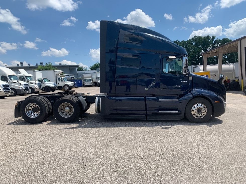 Sleeper Tractor-Heavy Duty Tractors-Volvo-2020-VNL64760-Nashville (Mount Juliet)-TN-641,421\n\t\tmiles-$ 58,000 - Image 8