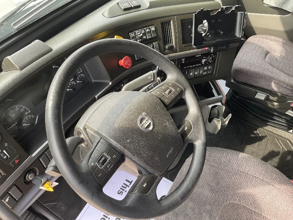 Sleeper Tractor-Heavy Duty Tractors-Volvo-2020-VNL64760-Oklahoma City-OK-494,229\n\t\tmiles-$ 71,500 - Image 11