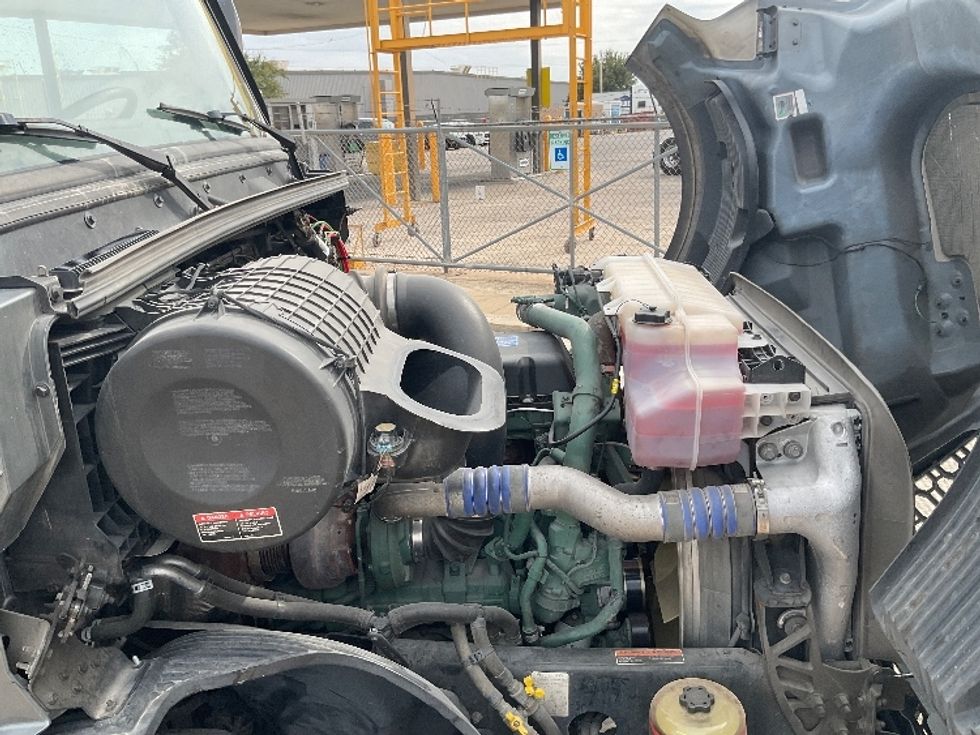 Sleeper Tractor-Heavy Duty Tractors-Volvo-2020-VNL64760-Oklahoma City-OK-494,229\n\t\tmiles-$ 71,500 - Image 20