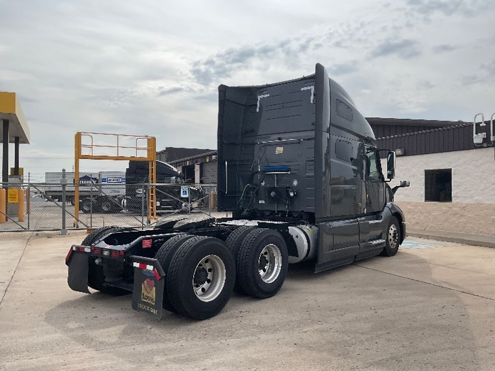 Sleeper Tractor-Heavy Duty Tractors-Volvo-2020-VNL64760-Oklahoma City-OK-494,229\n\t\tmiles-$ 71,500 - Image 7