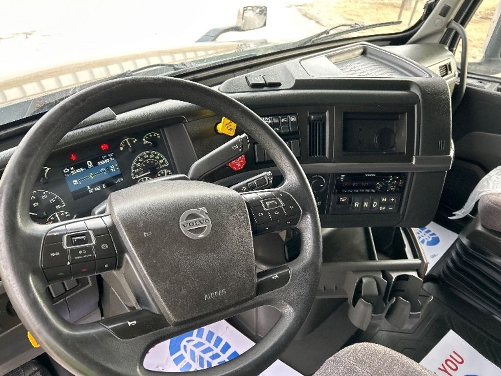 Sleeper Tractor-Heavy Duty Tractors-Volvo-2020-VNL64760-Omaha-NE-493,122\n\t\tmiles-$ 63,500 - Image 10