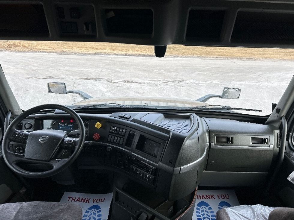 Sleeper Tractor-Heavy Duty Tractors-Volvo-2020-VNL64760-Omaha-NE-493,122\n\t\tmiles-$ 63,500 - Image 12