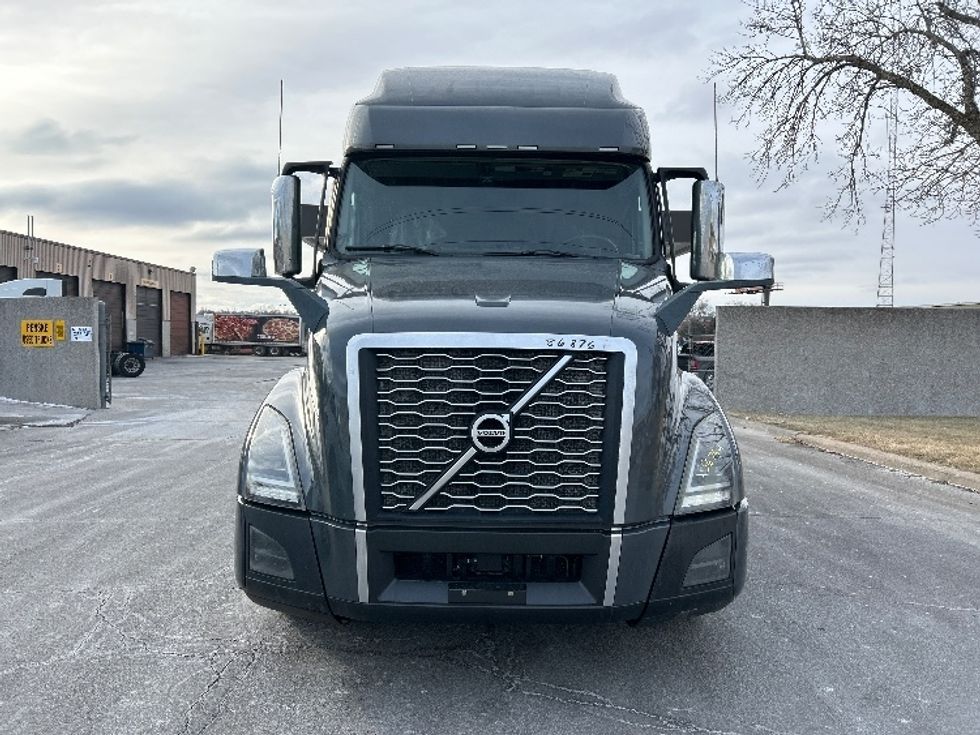Sleeper Tractor-Heavy Duty Tractors-Volvo-2020-VNL64760-Omaha-NE-493,122\n\t\tmiles-$ 63,500 - Image 2