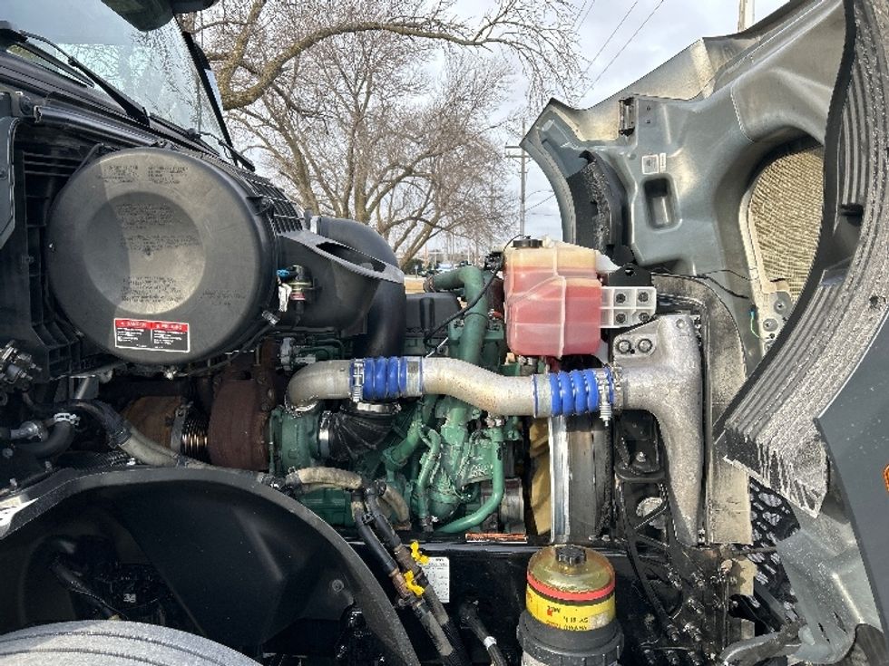 Sleeper Tractor-Heavy Duty Tractors-Volvo-2020-VNL64760-Omaha-NE-493,122\n\t\tmiles-$ 63,500 - Image 20