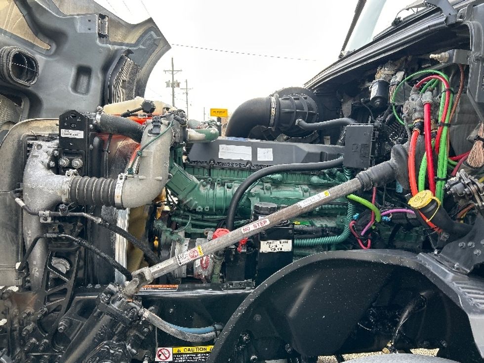 Sleeper Tractor-Heavy Duty Tractors-Volvo-2020-VNL64760-Omaha-NE-493,122\n\t\tmiles-$ 63,500 - Image 21