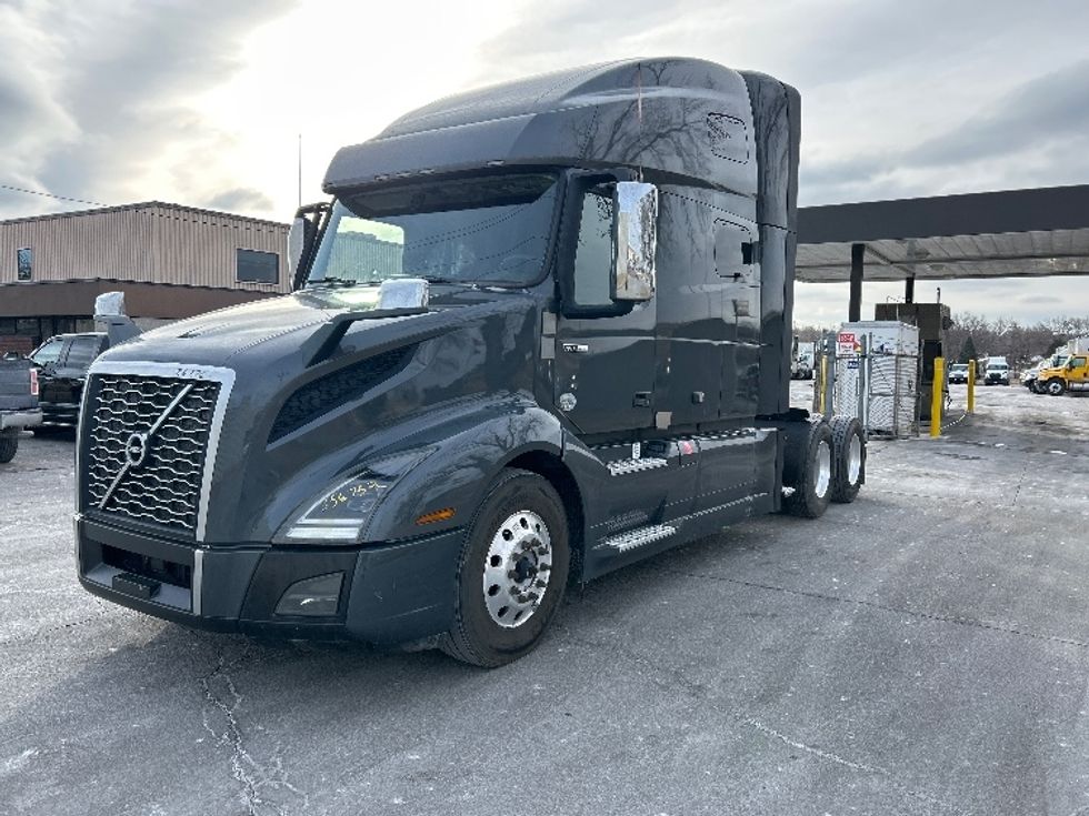 Sleeper Tractor-Heavy Duty Tractors-Volvo-2020-VNL64760-Omaha-NE-493,122\n\t\tmiles-$ 63,500 - Image 3
