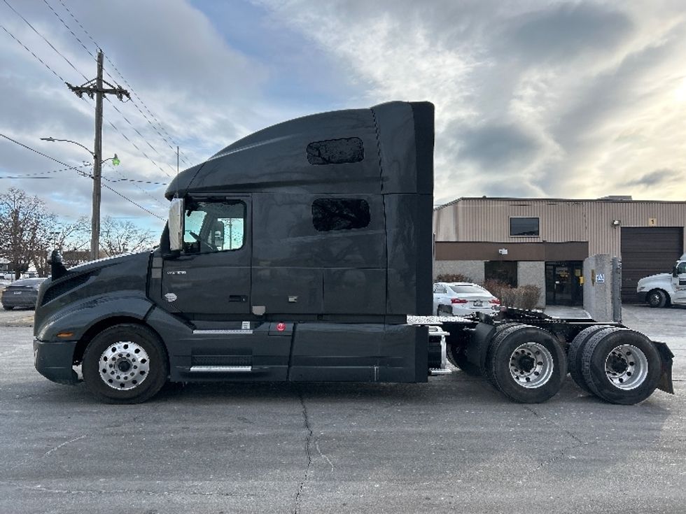 Sleeper Tractor-Heavy Duty Tractors-Volvo-2020-VNL64760-Omaha-NE-493,122\n\t\tmiles-$ 63,500 - Image 4