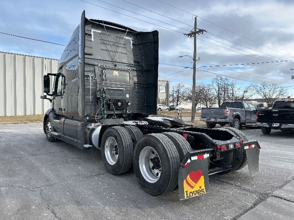 Sleeper Tractor-Heavy Duty Tractors-Volvo-2020-VNL64760-Omaha-NE-493,122\n\t\tmiles-$ 63,500 - Image 5