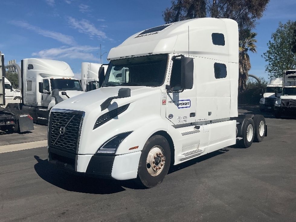 Sleeper Tractor-Heavy Duty Tractors-Volvo-2020-VNL64760-Ontario-CA-652,222\n\t\tmiles-$ 60,500 - Image 3