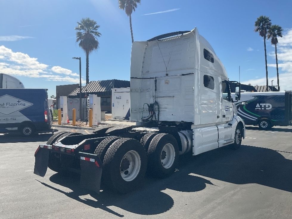 Sleeper Tractor-Heavy Duty Tractors-Volvo-2020-VNL64760-Ontario-CA-652,222\n\t\tmiles-$ 60,500 - Image 7