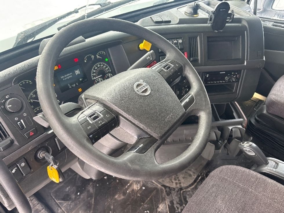 Sleeper Tractor-Heavy Duty Tractors-Volvo-2020-VNL64760-Ottawa-ON-700,779\n\t\tkm-$ 87,500 - Image 10
