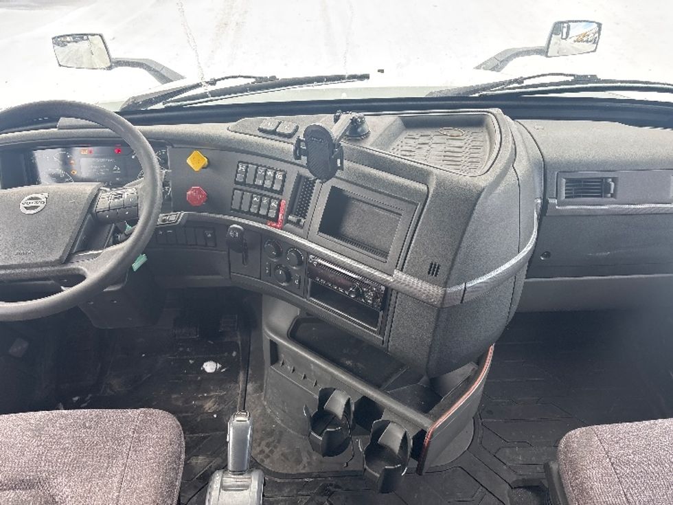 Sleeper Tractor-Heavy Duty Tractors-Volvo-2020-VNL64760-Ottawa-ON-700,779\n\t\tkm-$ 87,500 - Image 12