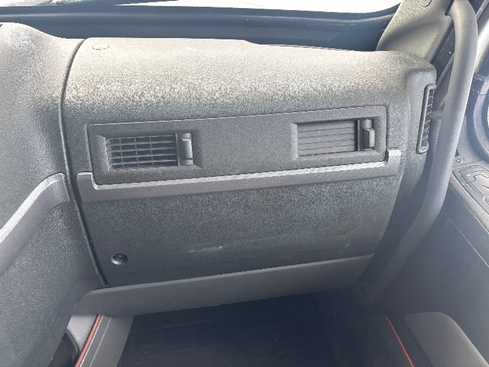 Sleeper Tractor-Heavy Duty Tractors-Volvo-2020-VNL64760-Ottawa-ON-700,779\n\t\tkm-$ 87,500 - Image 14