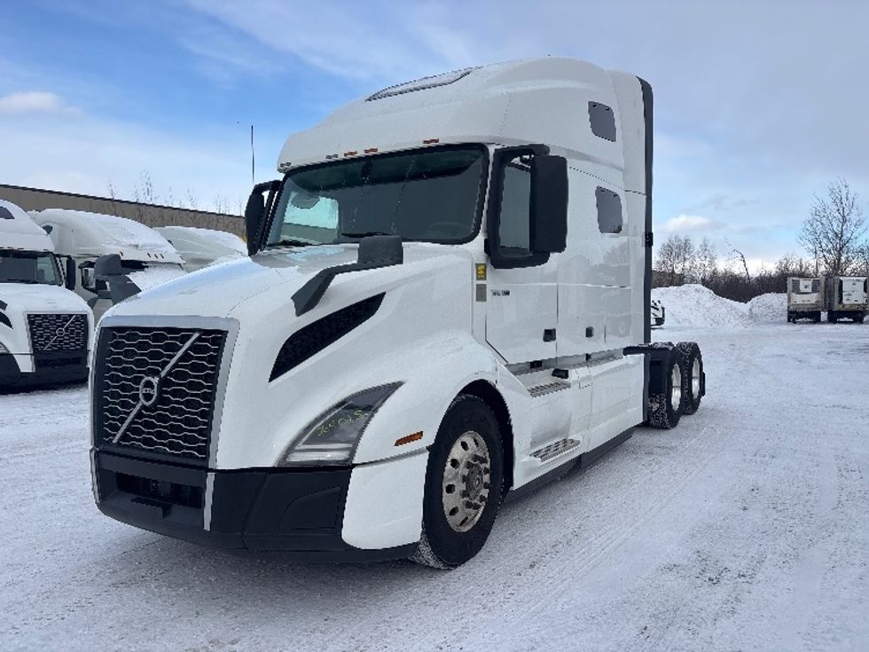 Sleeper Tractor-Heavy Duty Tractors-Volvo-2020-VNL64760-Ottawa-ON-700,779\n\t\tkm-$ 87,500 - Image 3