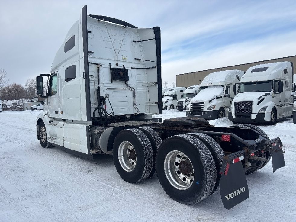 Sleeper Tractor-Heavy Duty Tractors-Volvo-2020-VNL64760-Ottawa-ON-700,779\n\t\tkm-$ 87,500 - Image 5