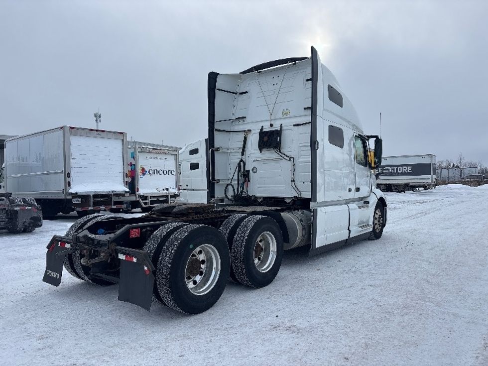 Sleeper Tractor-Heavy Duty Tractors-Volvo-2020-VNL64760-Ottawa-ON-700,779\n\t\tkm-$ 87,500 - Image 7