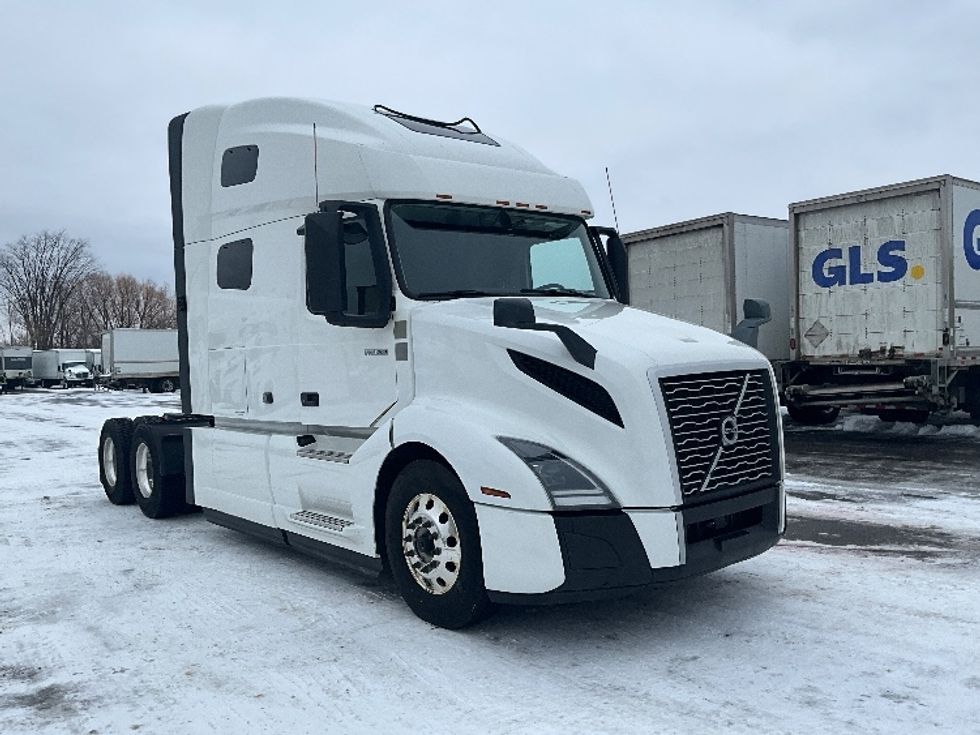 Sleeper Tractor-Heavy Duty Tractors-Volvo-2020-VNL64760-Ottawa-ON-726,632\n\t\tkm-$ 86,250 - Image 1