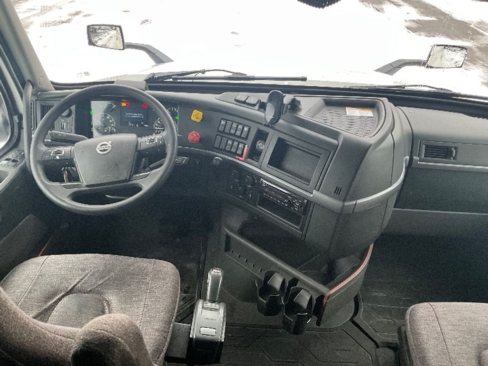 Sleeper Tractor-Heavy Duty Tractors-Volvo-2020-VNL64760-Ottawa-ON-726,632\n\t\tkm-$ 86,250 - Image 12