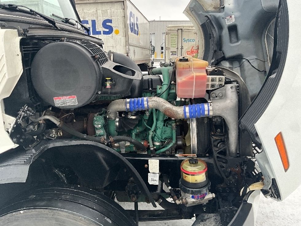 Sleeper Tractor-Heavy Duty Tractors-Volvo-2020-VNL64760-Ottawa-ON-726,632\n\t\tkm-$ 86,250 - Image 19