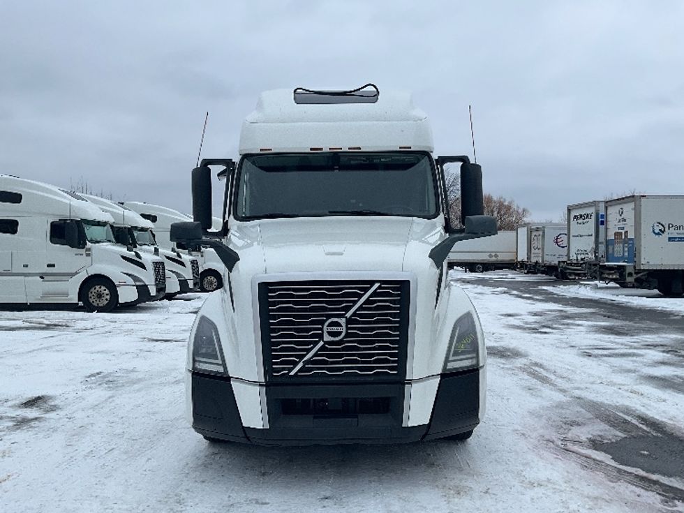 Sleeper Tractor-Heavy Duty Tractors-Volvo-2020-VNL64760-Ottawa-ON-726,632\n\t\tkm-$ 86,250 - Image 2