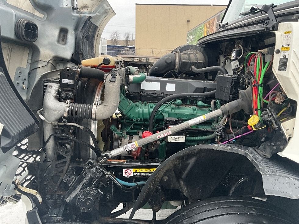 Sleeper Tractor-Heavy Duty Tractors-Volvo-2020-VNL64760-Ottawa-ON-726,632\n\t\tkm-$ 86,250 - Image 21