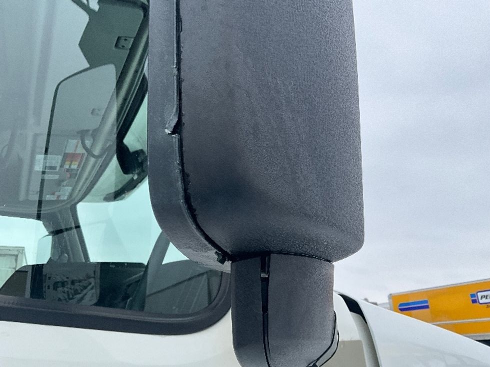 Sleeper Tractor-Heavy Duty Tractors-Volvo-2020-VNL64760-Ottawa-ON-726,632\n\t\tkm-$ 86,250 - Image 24