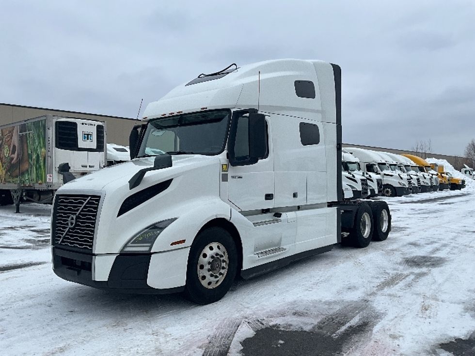 Sleeper Tractor-Heavy Duty Tractors-Volvo-2020-VNL64760-Ottawa-ON-726,632\n\t\tkm-$ 86,250 - Image 3