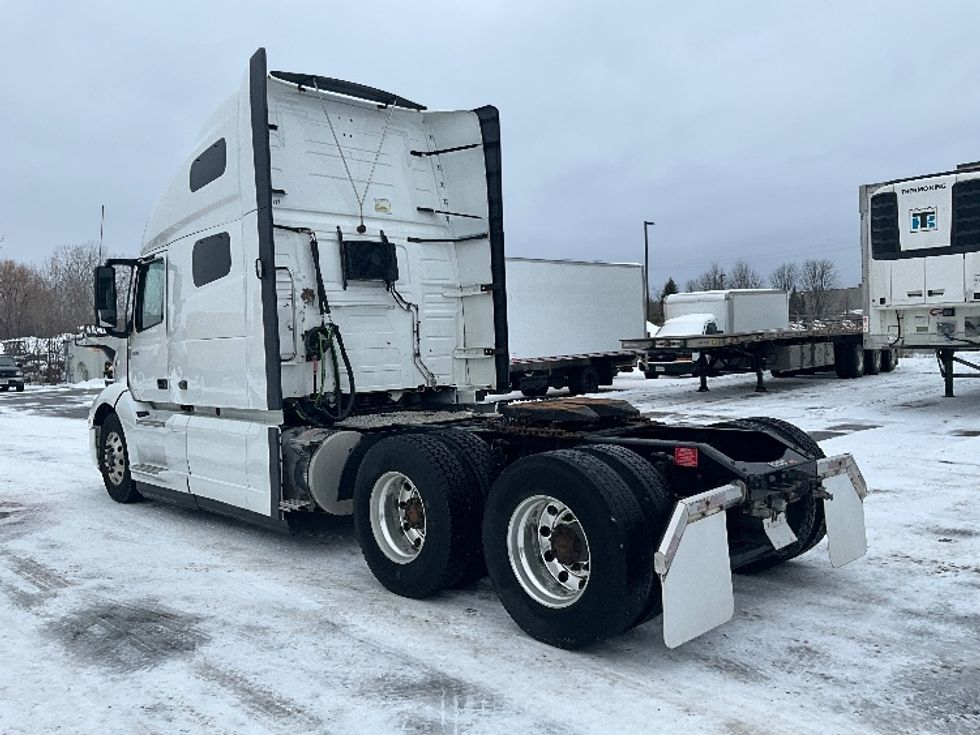 Sleeper Tractor-Heavy Duty Tractors-Volvo-2020-VNL64760-Ottawa-ON-726,632\n\t\tkm-$ 86,250 - Image 5